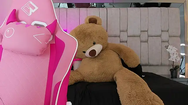  SofiaCortez  online show from February 3, 2025, 3:38 pm