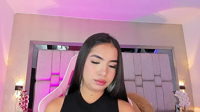  SofiaCortez  online show from February 8, 2025, 12:06 pm