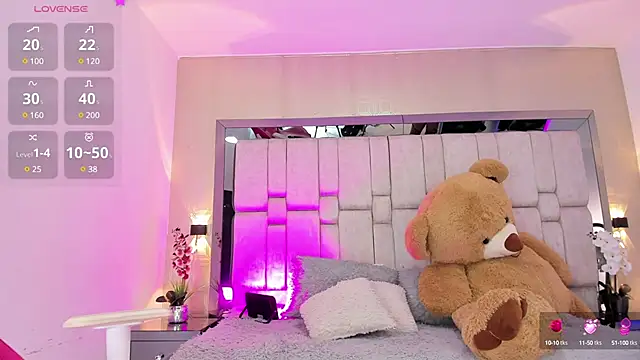  SofiaCortez  online show from March 18, 2025, 4:26 pm