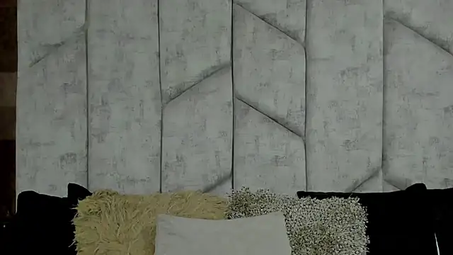 MoniicaRocha  online show from December 21, 2024, 8:32 pm