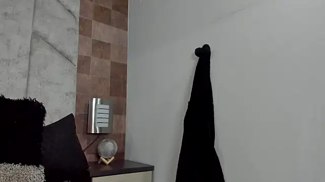 MoniicaRocha  online show from February 22, 2025, 8:42 pm