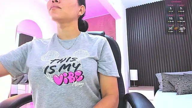 natasha  jackson online show from November 23, 2025, 12:38 pm