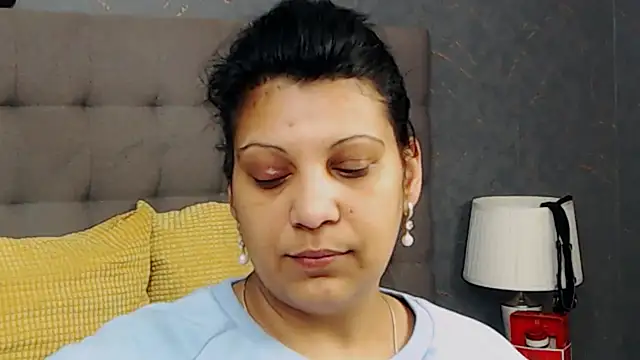 AmyCubes online show from March 19, 2025, 4:25 am