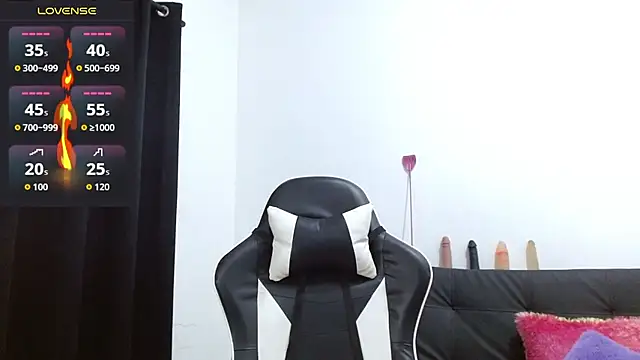 Kiara-Rider online show from November 18, 2025, 3:49 pm