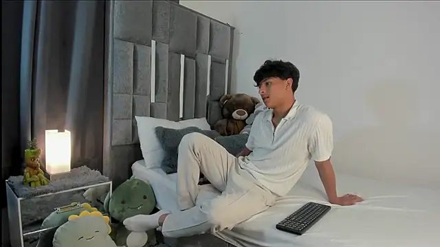 All3ssandr0 online show from October 9, 2025, 2:31 am