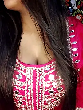 Sreya213 online show from February 26, 2026, 5:56 pm