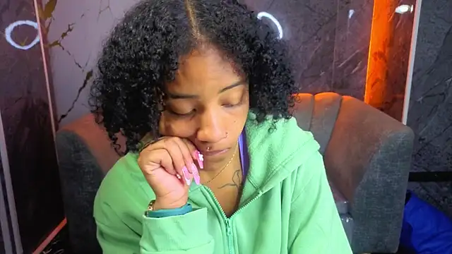 Violeth b online show from November 14, 2025, 12:48 pm