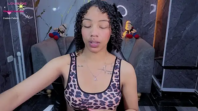 Violeth b online show from May 11, 2026, 2:45 pm