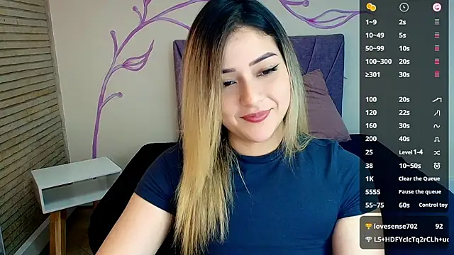 DahliaMoore online show from December 4, 2024, 3:32 pm