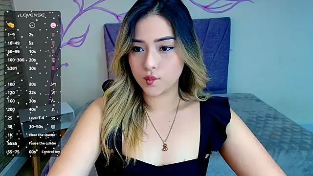 DahliaMoore online show from December 18, 2024, 5:10 pm