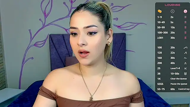 DahliaMoore online show from January 18, 2025, 7:37 pm