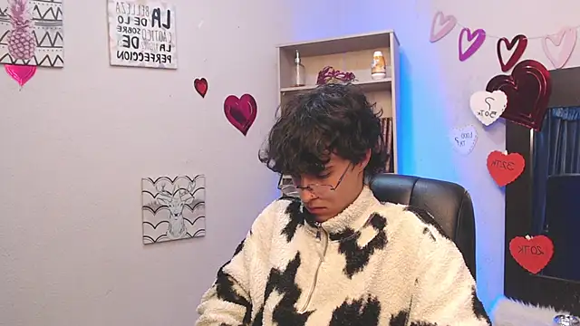 Jeam hot online show from March 7, 2025, 1:31 am