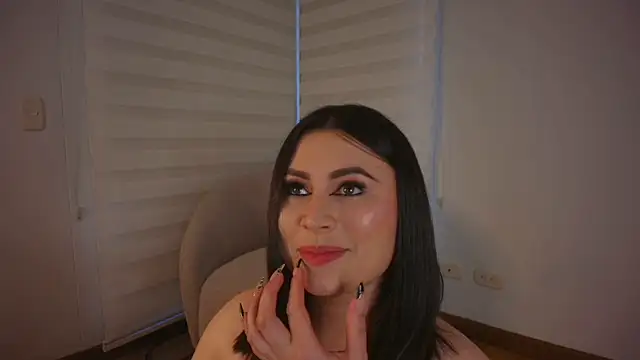 venusleroy  online show from October 22, 2025, 10:20 pm