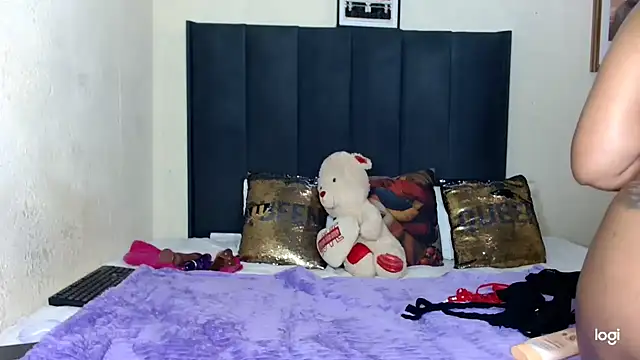 quenliyasa online show from November 4, 2025, 9:03 pm