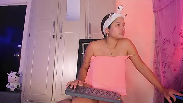 Snapshot of dafnezahiraa_ chatting on May 23, 2026, 7:40 pm dafnezahiraa online show from May 23, 2026, 7:40 pm