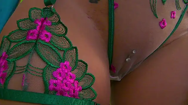 Foxxxy MILF online show from June 8, 2026, 3:51 am
