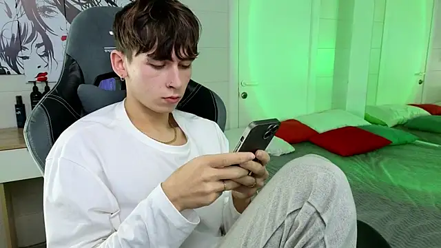 Snapshot of Bad_Boy9996 chatting on December 16, 2024, 12:59 am Bad Boy9996 online show from December 16, 2024, 12:59 am
