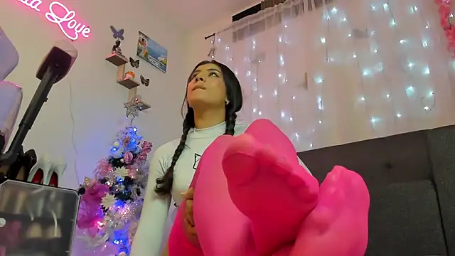 Alaia Love77 online show from December 16, 2024, 1:10 am