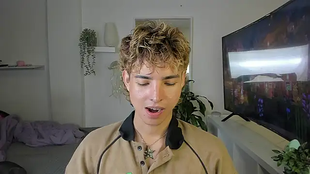 santy-kitty online show from November 9, 2025, 1:48 am