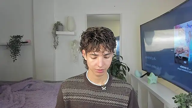 santy-kitty online show from December 2, 2025, 2:39 am