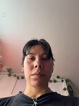 Snapshot of EemaHaruki chatting on April 15, 2026, 6:04 pm EemaHaruki online show from April 15, 2026, 6:04 pm