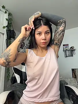 Snapshot of EemaHaruki chatting on April 28, 2026, 6:46 pm EemaHaruki online show from April 28, 2026, 6:46 pm