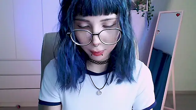 Snapshot of MoriHorri chatting on December 6, 2024, 2:57 am MoriHorri online show from December 6, 2024, 2:57 am