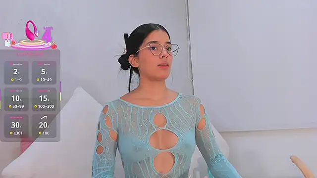 Isaa Queen online show from December 21, 2025, 4:03 pm