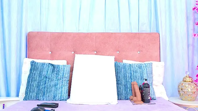 AlliciaKim online show from October 19, 2025, 7:14 pm