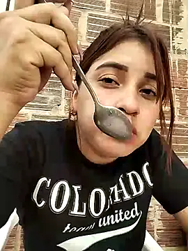 perlita05 online show from March 12, 2025, 5:49 pm