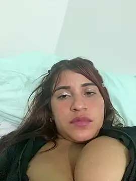 perlita05 online show from March 14, 2025, 1:37 am