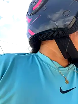 perlita05 online show from September 24, 2025, 7:39 pm