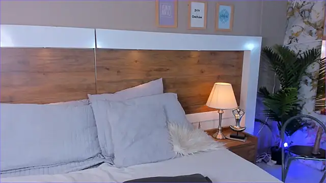 EmaBakker online show from September 18, 2025, 5:59 pm