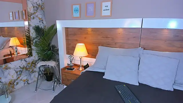 EmaBakker online show from March 2, 2026, 10:55 am