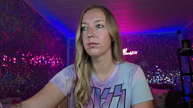 lucyallen4201 online show from June 1, 2026, 10:06 am