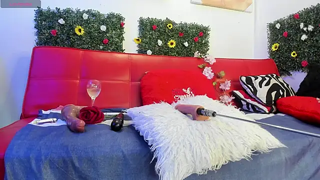 Snapshot of Venus_R0se chatting on December 1, 2024, 7:47 pm Venus R0se online show from December 1, 2024, 7:47 pm