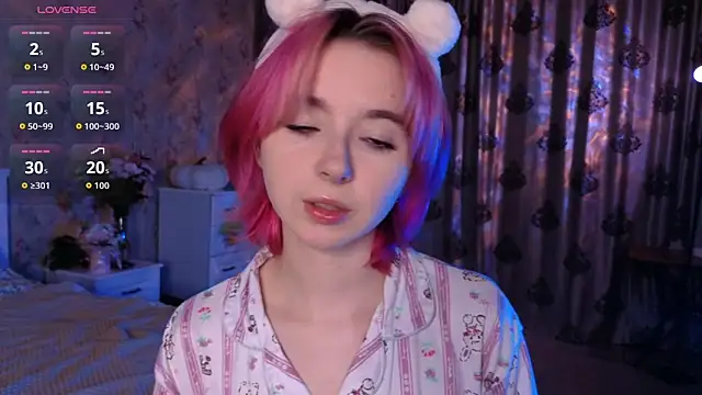 Snapshot of Nora_Failure chatting on October 2, 2025, 1:07 pm Nora Failure online show from October 2, 2025, 1:07 pm