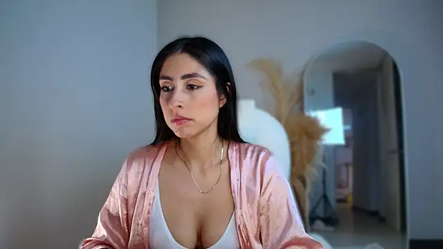 auroracaruso11 online show from November 20, 2025, 9:25 pm