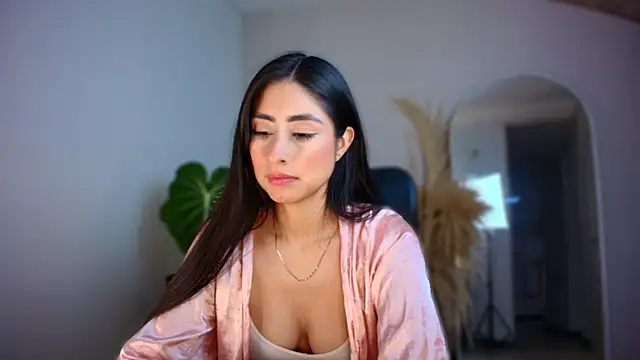 auroracaruso11 online show from December 1, 2025, 10:26 pm