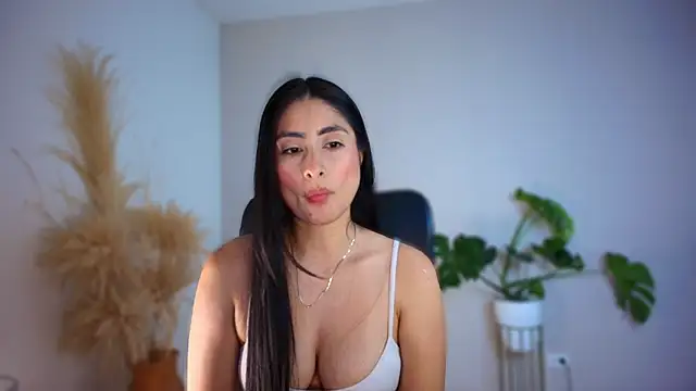 auroracaruso11 online show from April 26, 2026, 9:01 pm