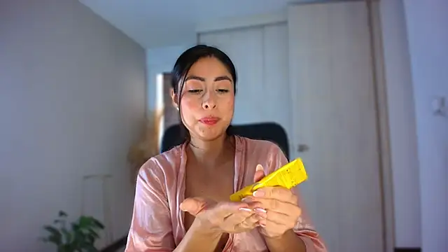 auroracaruso11 online show from June 13, 2026, 6:28 pm