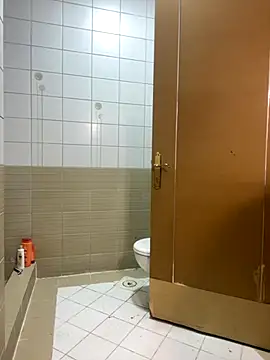 Layla-daloua online show from November 26, 2025, 1:50 am