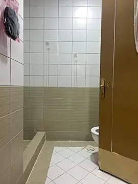 Layla-daloua online show from December 14, 2025, 10:36 pm