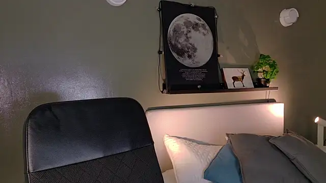 Snapshot of ParisFox_ chatting on October 21, 2025, 7:36 pm ParisFox online show from October 21, 2025, 7:36 pm