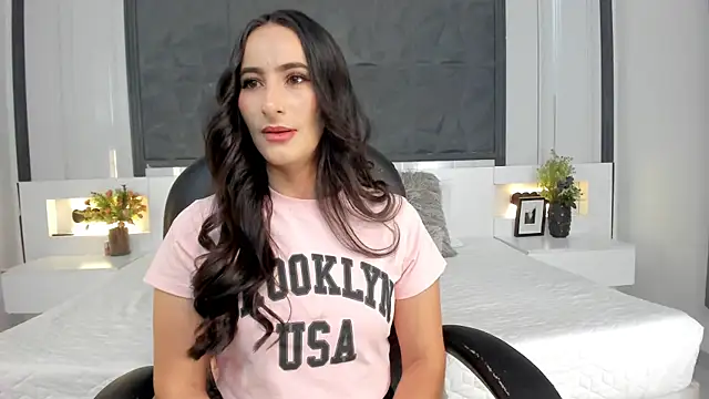 SaraGomez1 online show from April 23, 2026, 1:02 pm