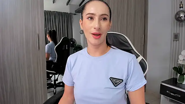 SaraGomez1 online show from June 5, 2026, 1:17 pm