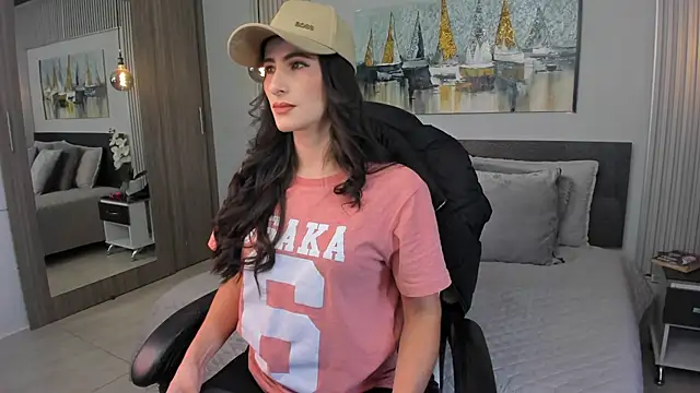 SaraGomez1 online show from June 17, 2026, 1:34 pm