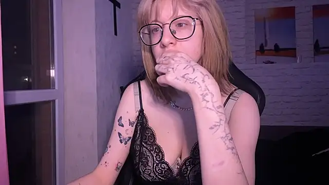 Snapshot of moundliicht1 chatting on February 28, 2025, 6:41 pm moundliicht1 online show from February 28, 2025, 6:41 pm