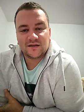 Snapshot of KarlosCarutox chatting on September 29, 2025, 5:51 pm KarlosCarutox online show from September 29, 2025, 5:51 pm