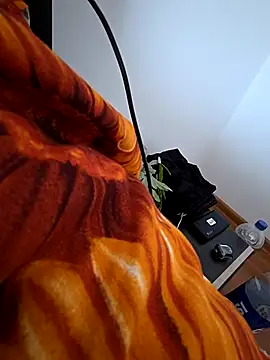 Snapshot of KarlosCarutox chatting on October 5, 2025, 9:07 am KarlosCarutox online show from October 5, 2025, 9:07 am